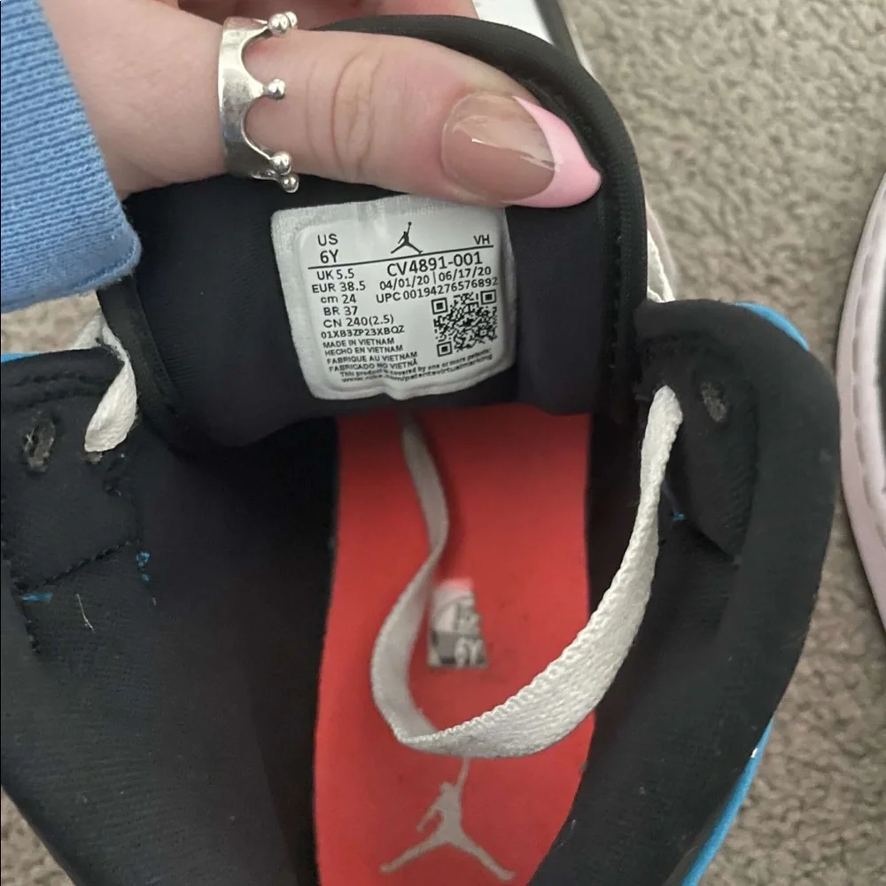 Jordan 1s - Picture 3 of 3